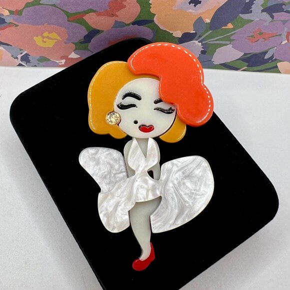Marilyn Monroe Art Deco Acrylic Brooch - Picture 1 of 5